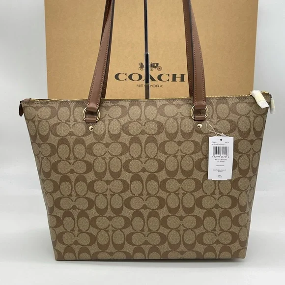 Coach Gallery Tote Bag in Signature Canvas - Picture 7 of 12